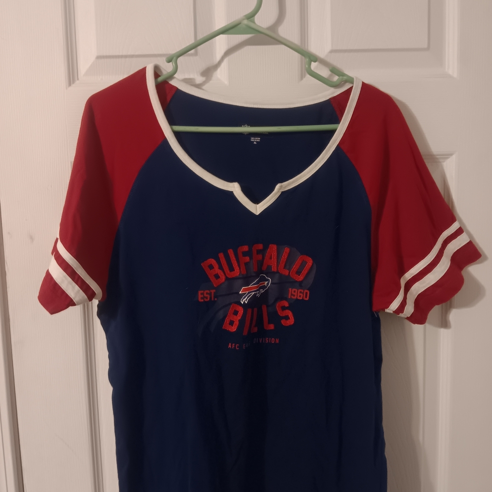 Buffalo Bills Women's Blue and Red Graphic Tee. (112)